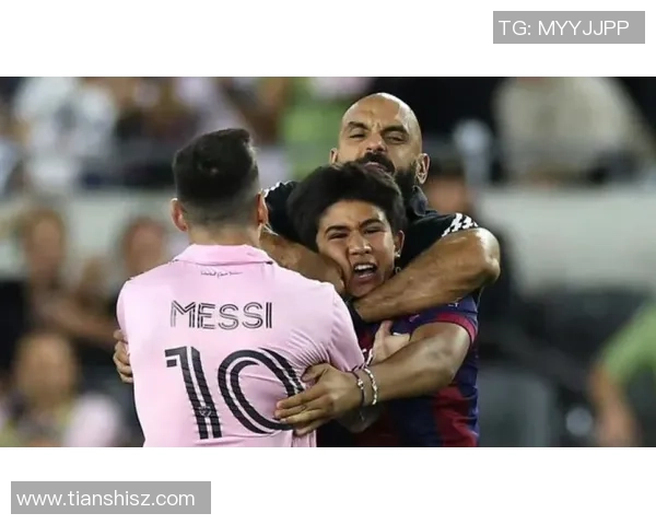 梅西领衔足球明星赛激情对决球迷狂欢共庆足球盛宴 梅西领衔足球明星赛激情对决球迷狂欢共庆足球盛宴